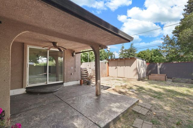 13710 E Church St, Lockeford, CA 95237