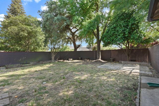 13710 E Church St, Lockeford, CA 95237