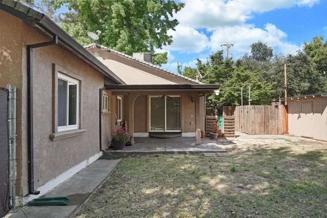13710 E Church St, Lockeford, CA 95237