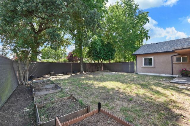 13710 E Church St, Lockeford, CA 95237