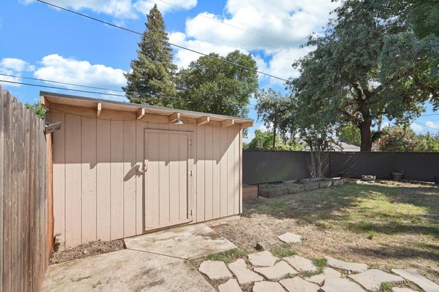 13710 E Church St, Lockeford, CA 95237