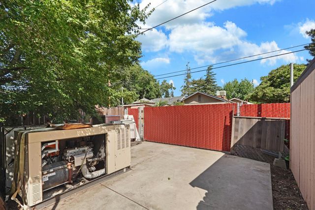13710 E Church St, Lockeford, CA 95237
