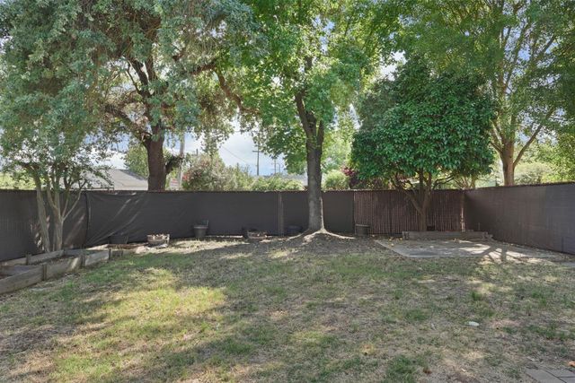 13710 E Church St, Lockeford, CA 95237