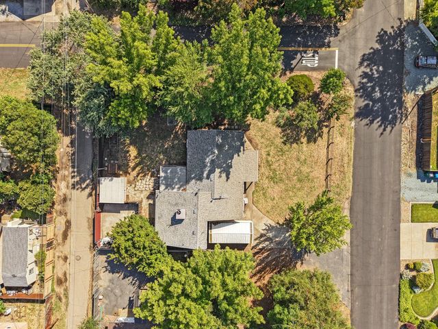 13710 E Church St, Lockeford, CA 95237