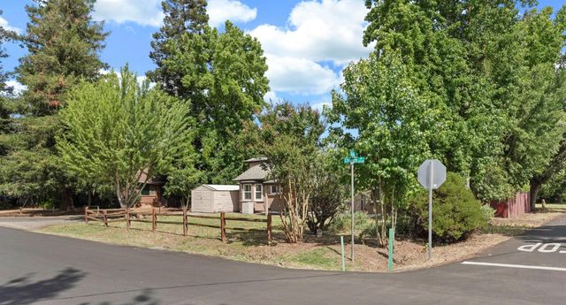 13710 E Church St, Lockeford, CA 95237