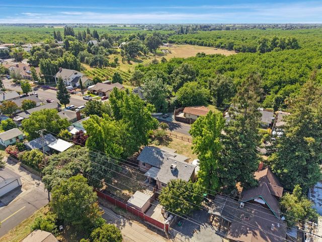 13710 E Church St, Lockeford, CA 95237