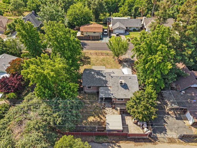 13710 E Church St, Lockeford, CA 95237