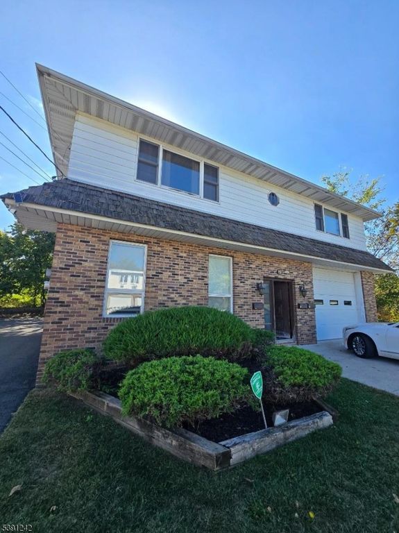 19 Hillery St, Woodland Park, NJ 07424