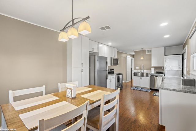 1060 S Kalamazoo Avenue, Marshall, MI 49068