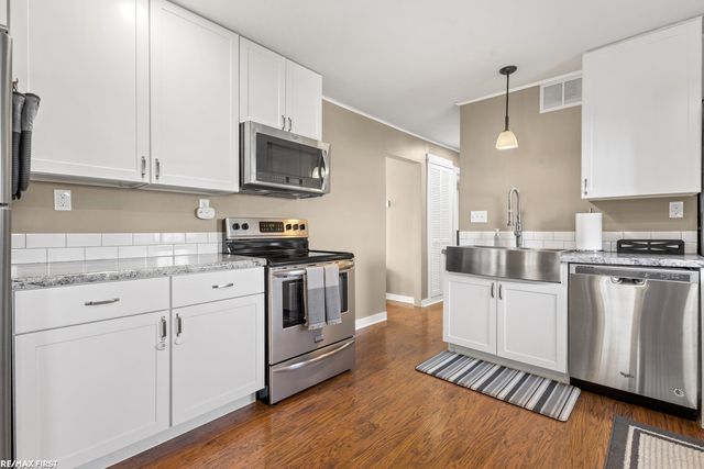 1060 S Kalamazoo Avenue, Marshall, MI 49068