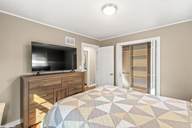 1060 S Kalamazoo Avenue, Marshall, MI 49068