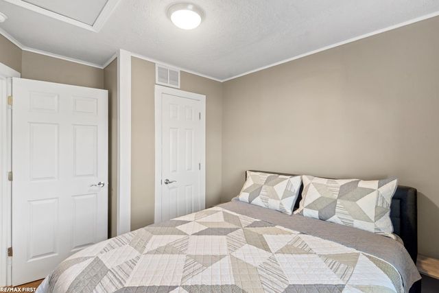 1060 S Kalamazoo Avenue, Marshall, MI 49068