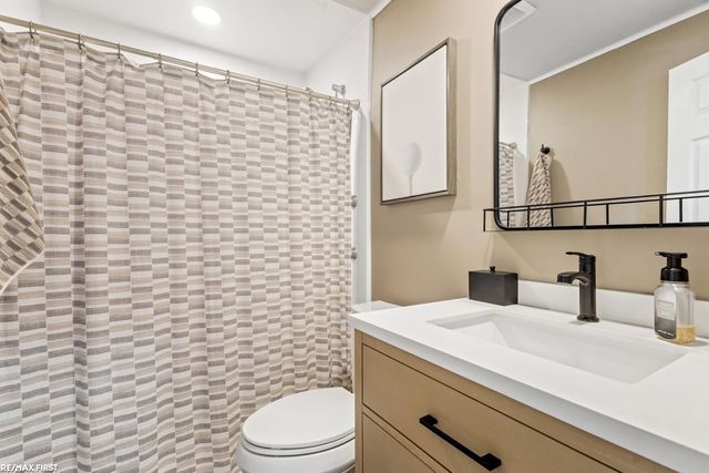 1060 S Kalamazoo Avenue, Marshall, MI 49068