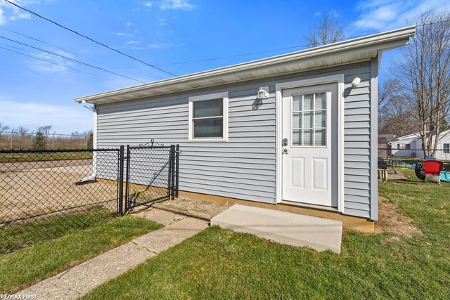 1060 S Kalamazoo Avenue, Marshall, MI 49068