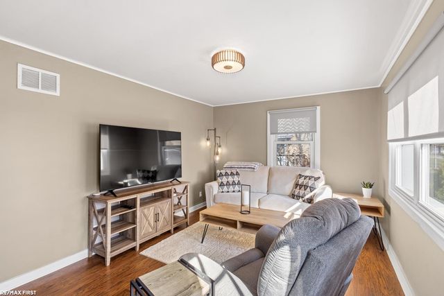 1060 S Kalamazoo Avenue, Marshall, MI 49068