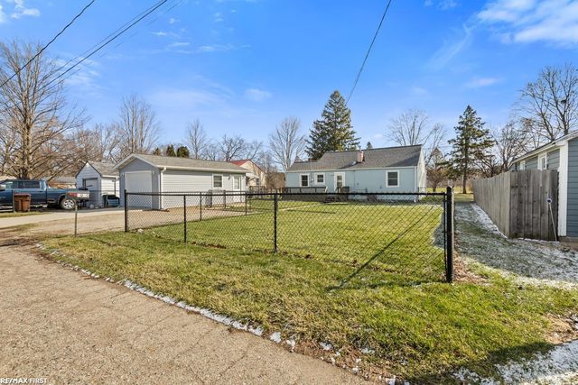 1060 S Kalamazoo Avenue, Marshall, MI 49068