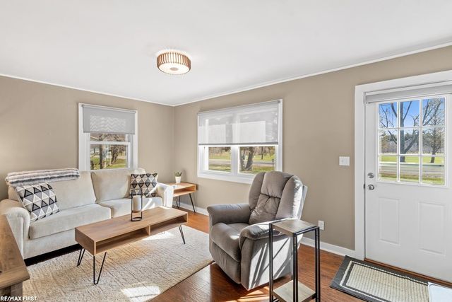 1060 S Kalamazoo Avenue, Marshall, MI 49068