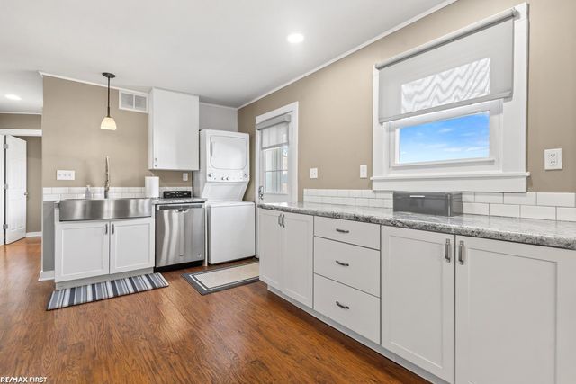 1060 S Kalamazoo Avenue, Marshall, MI 49068