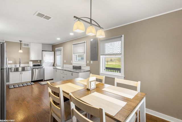 1060 S Kalamazoo Avenue, Marshall, MI 49068