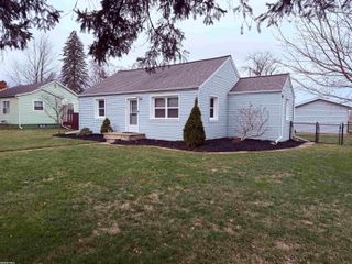 1060 S Kalamazoo Avenue, Marshall, MI 49068