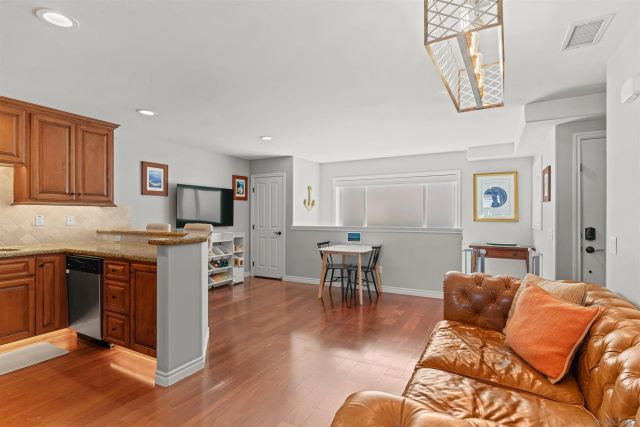 4083 Lamont Street, San Diego, CA 92109