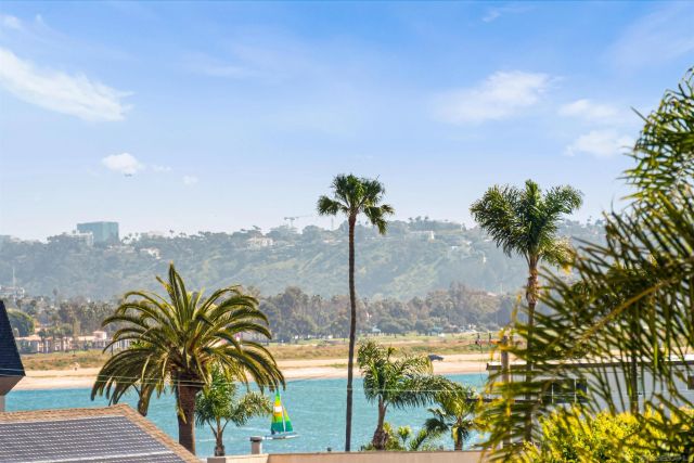 4083 Lamont Street, San Diego, CA 92109