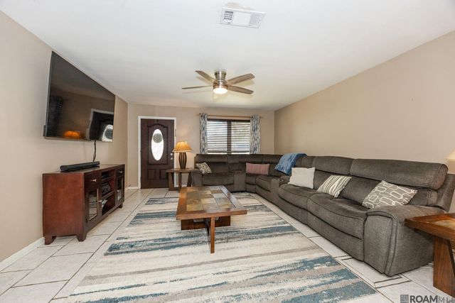 445 Venzule Dr, Brusly, LA 70719