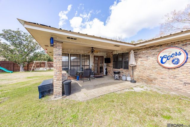 445 Venzule Dr, Brusly, LA 70719