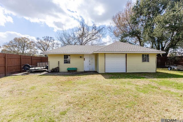 445 Venzule Dr, Brusly, LA 70719