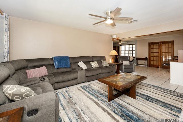 445 Venzule Dr, Brusly, LA 70719