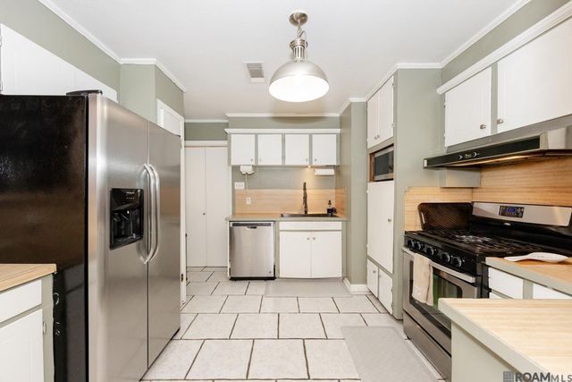 445 Venzule Dr, Brusly, LA 70719