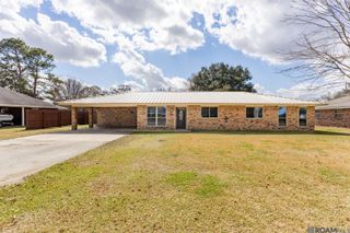 445 Venzule Dr, Brusly, LA 70719