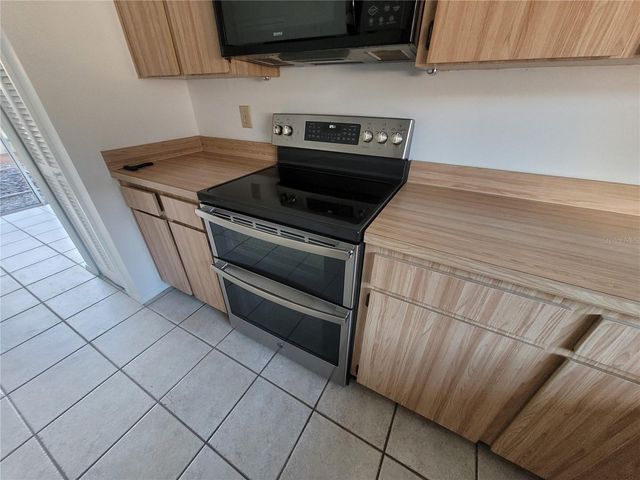 7125 SILVERMILL DRIVE, Tampa, FL 33635