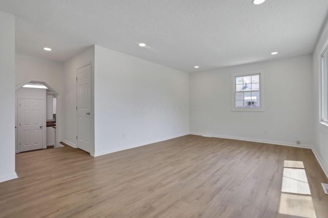 1910 Rosemont Avenue, Columbus, OH 43223