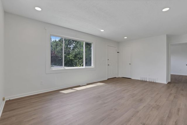 1910 Rosemont Avenue, Columbus, OH 43223
