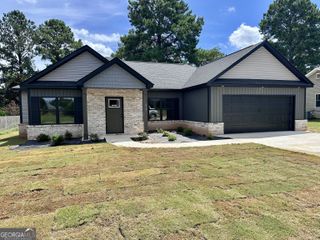 213 Lydia Drive, Bonaire, GA 31005