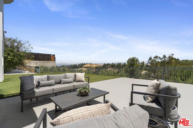 4726 San Sebastian Drive, Woodland Hills (los Angeles), CA 91364