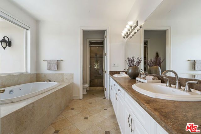 4726 San Sebastian Drive, Woodland Hills (los Angeles), CA 91364