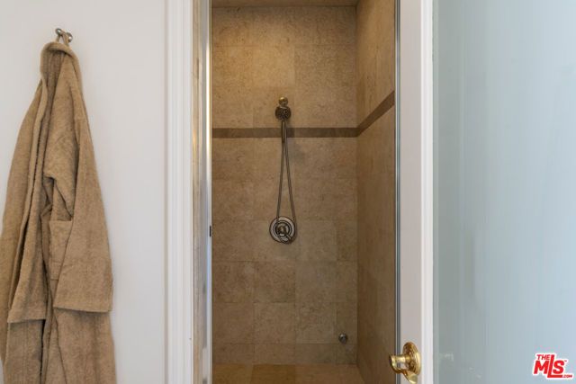 4726 San Sebastian Drive, Woodland Hills (los Angeles), CA 91364