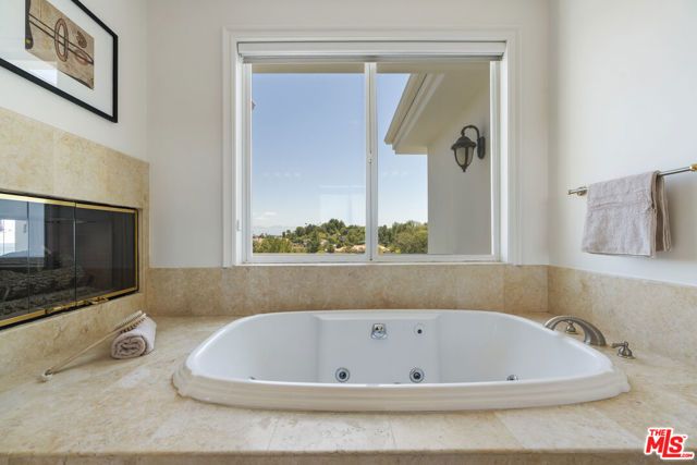 4726 San Sebastian Drive, Woodland Hills (los Angeles), CA 91364