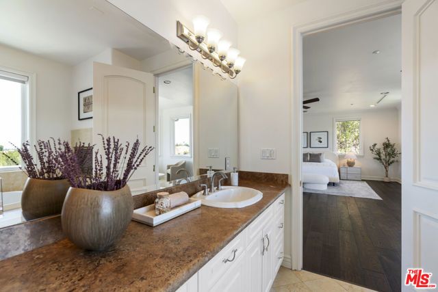 4726 San Sebastian Drive, Woodland Hills (los Angeles), CA 91364