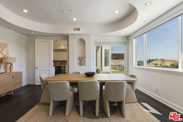 4726 San Sebastian Drive, Woodland Hills (los Angeles), CA 91364