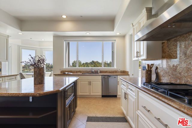 4726 San Sebastian Drive, Woodland Hills (los Angeles), CA 91364