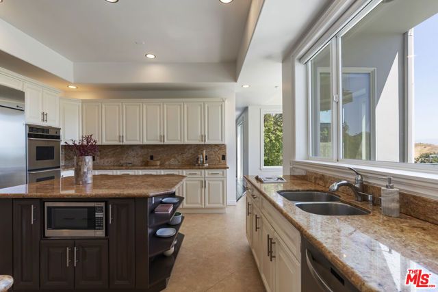 4726 San Sebastian Drive, Woodland Hills (los Angeles), CA 91364