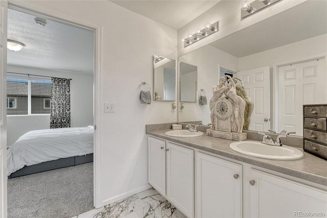 25586 E Maple Avenue, Aurora, CO 80018