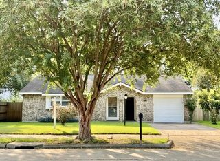 13419 Greenway Drive, Sugar Land, TX 77498