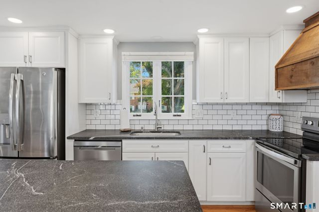 9 Pond Side Drive, Wethersfield, CT 06109