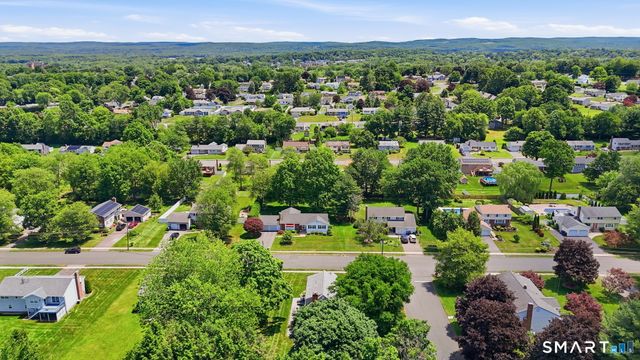 9 Pond Side Drive, Wethersfield, CT 06109