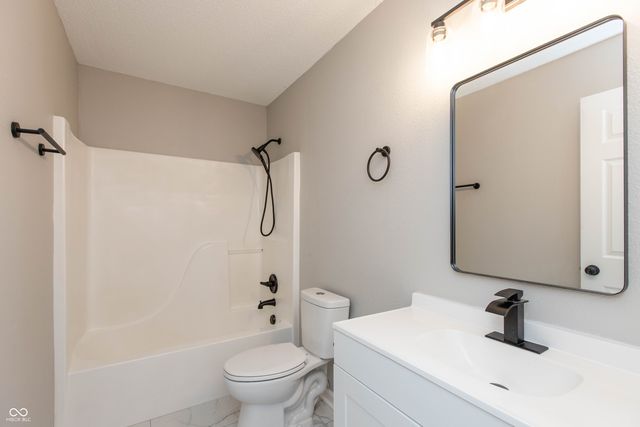 181 Woodstream Court, Greenfield, IN 46140