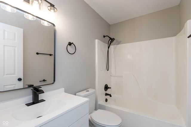 181 Woodstream Court, Greenfield, IN 46140